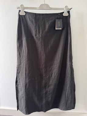 Massimo Dutti Women's dark grey Midi Skirt - Classic Minimal Design
